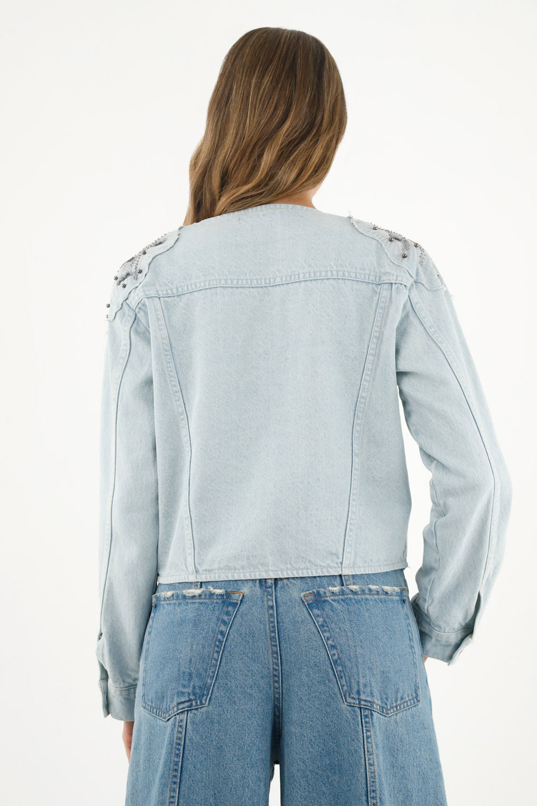 Chaqueta azul con apliques bordados para mujer