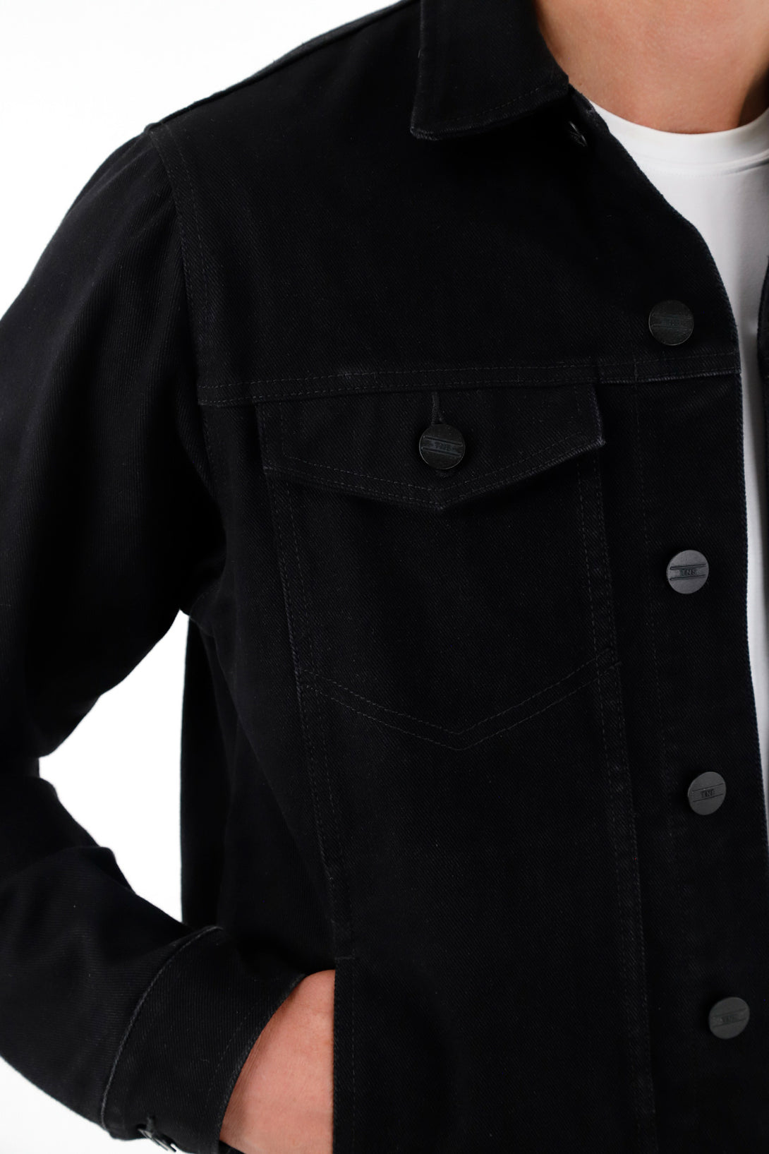 Chaqueta negra en denim para hombre