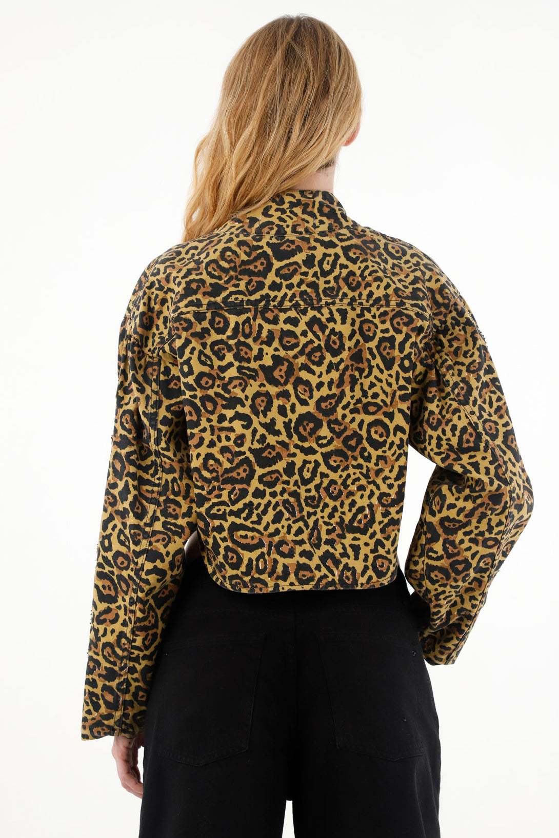 Chaqueta cropped de animal print para mujer