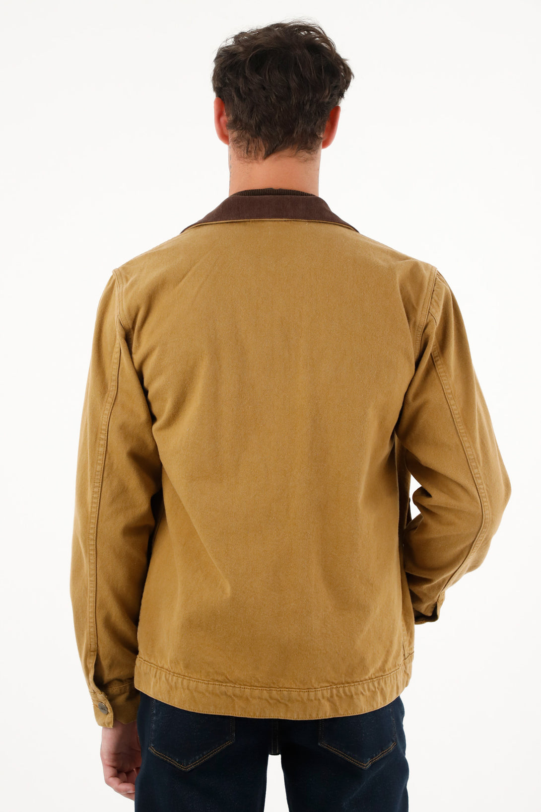 Chaqueta café con cuello en corduroy para hombre