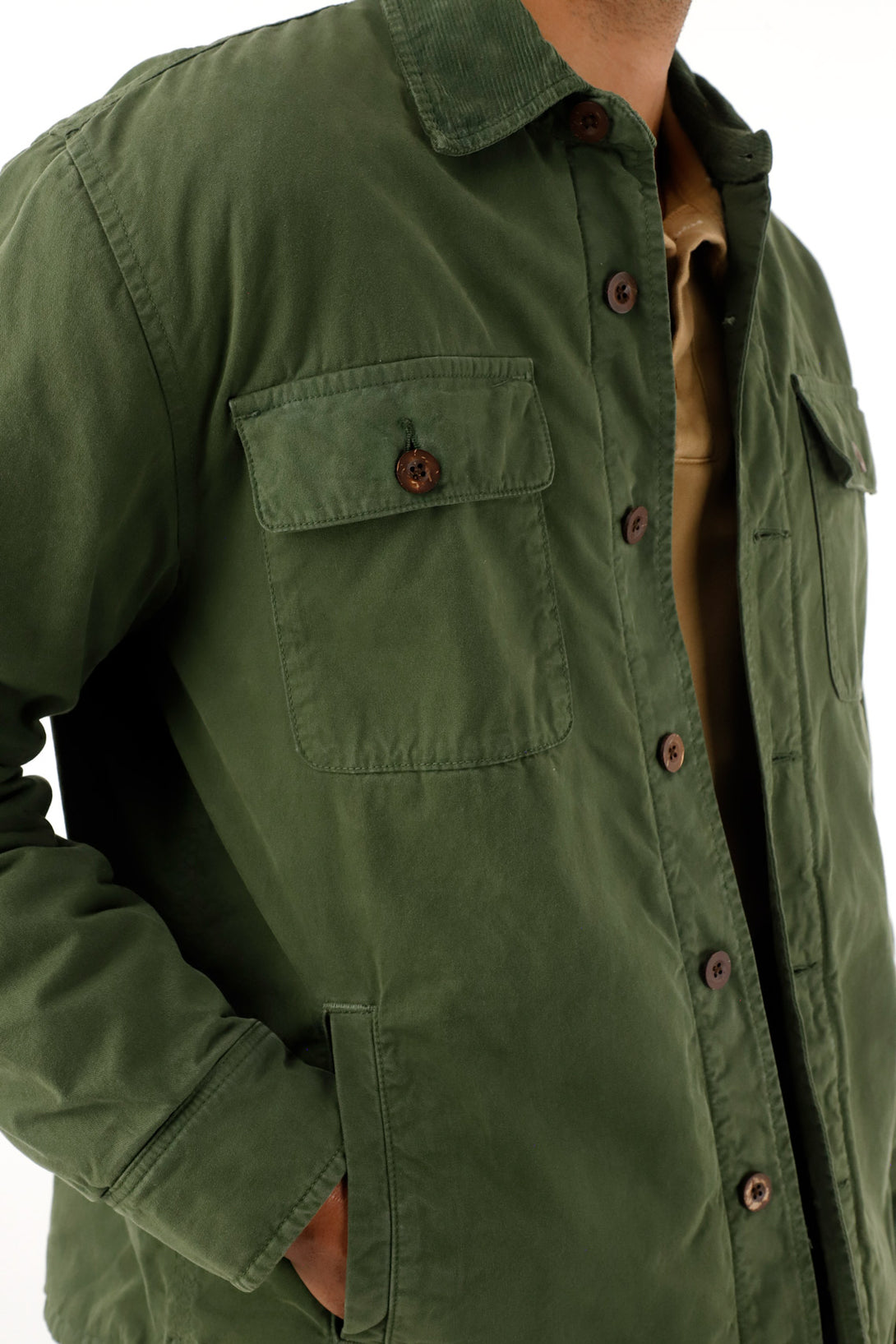 Chaqueta con bolsillos de parche verde para hombre