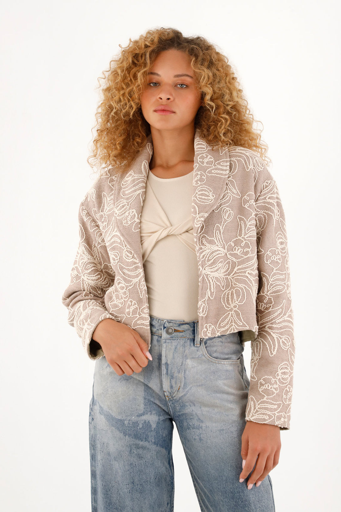 Women's short embroidered brown blazer