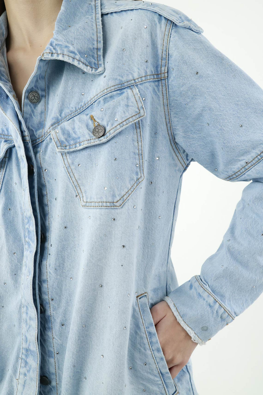 Chaqueta azul con apliques de piedra para mujer