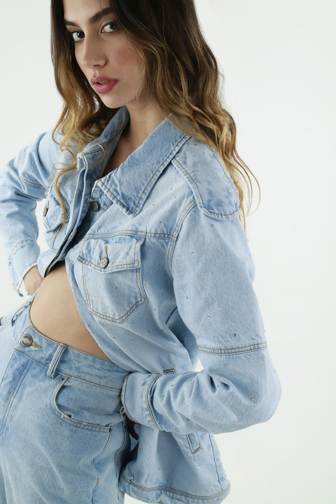 Chaqueta azul con apliques de piedra para mujer