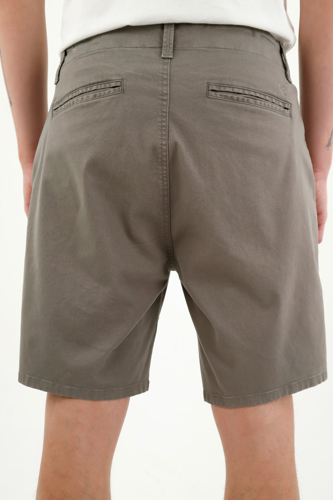 Bermuda tipo chino gris para hombre