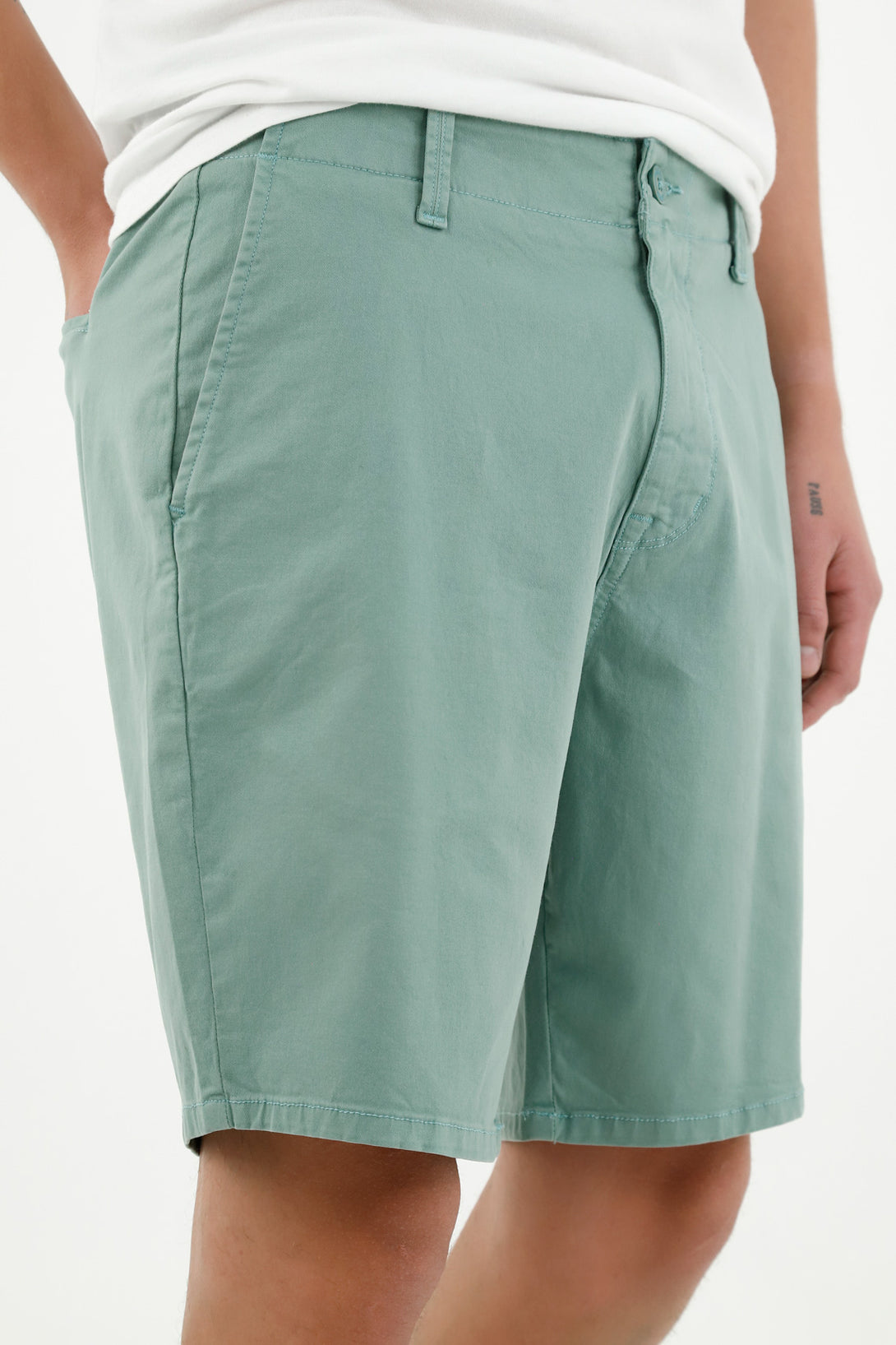 Bermuda tipo chino verde para hombre