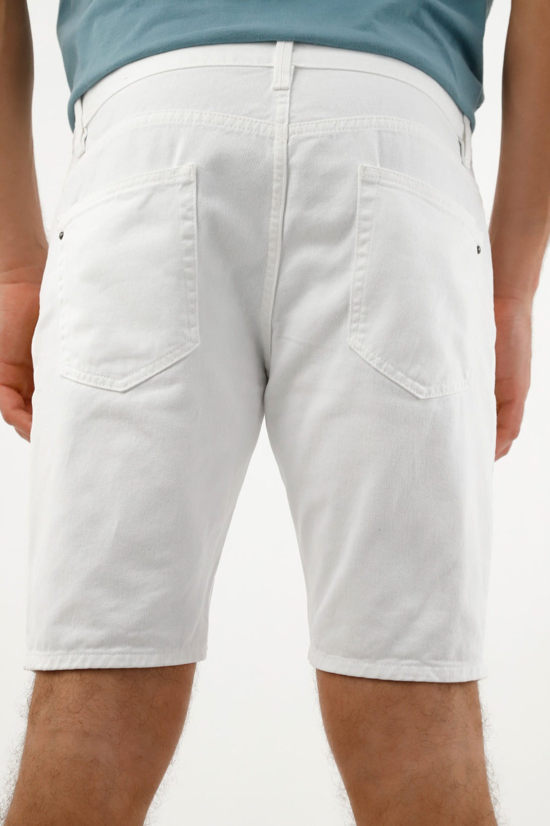 White five-pocket Bermuda shorts for men