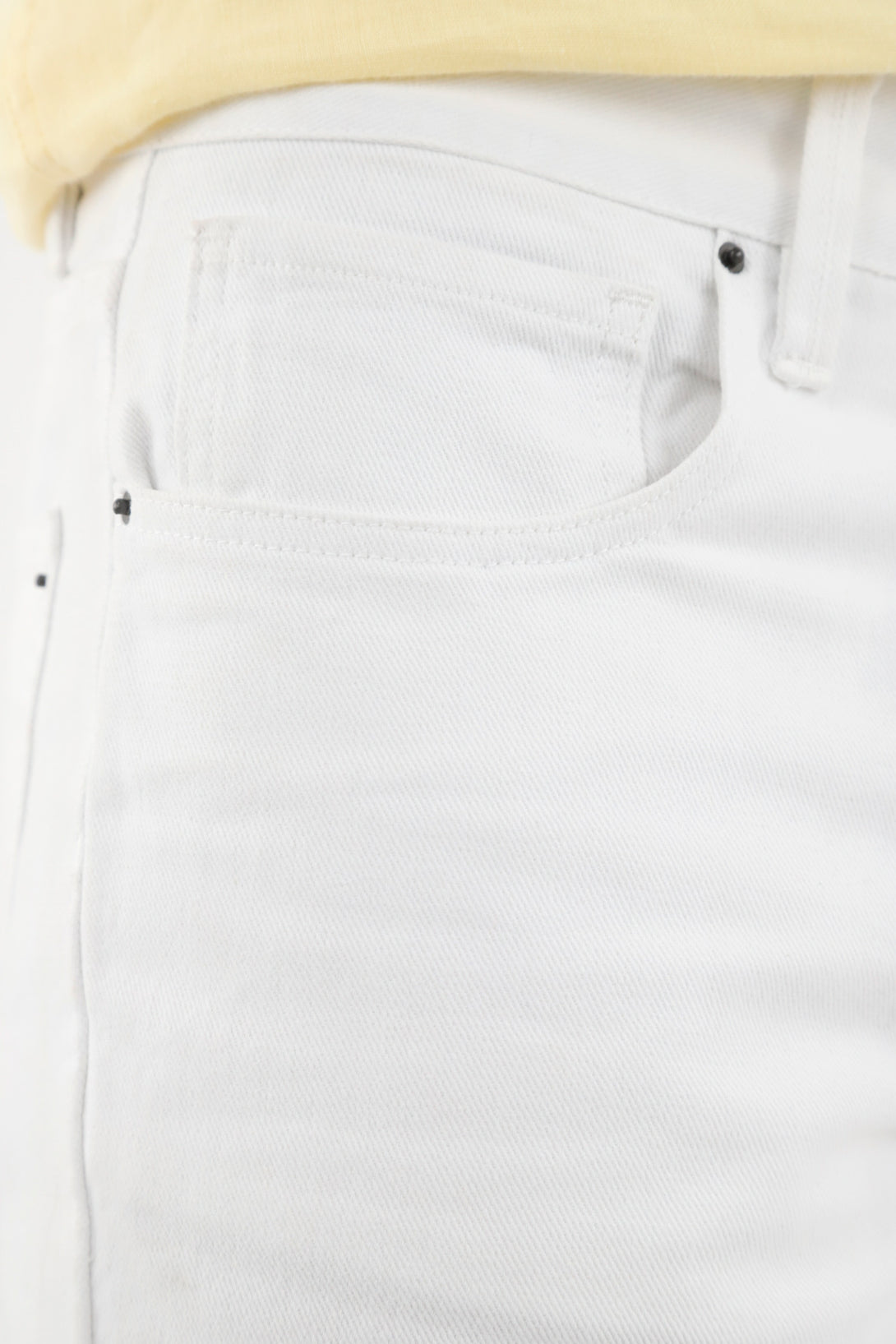 Bermuda blanca en bull denim para hombre