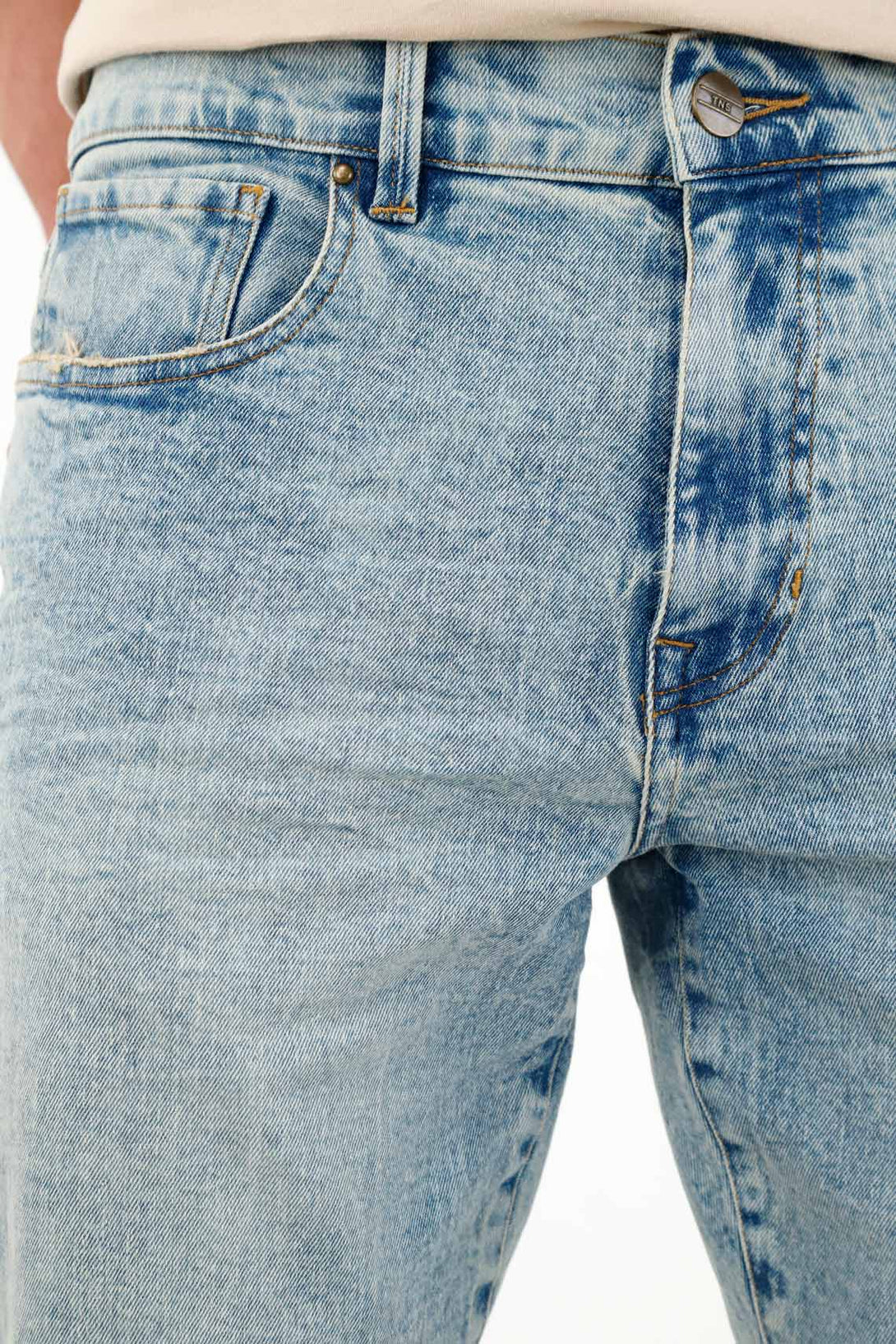 Bermuda en denim azul para hombre