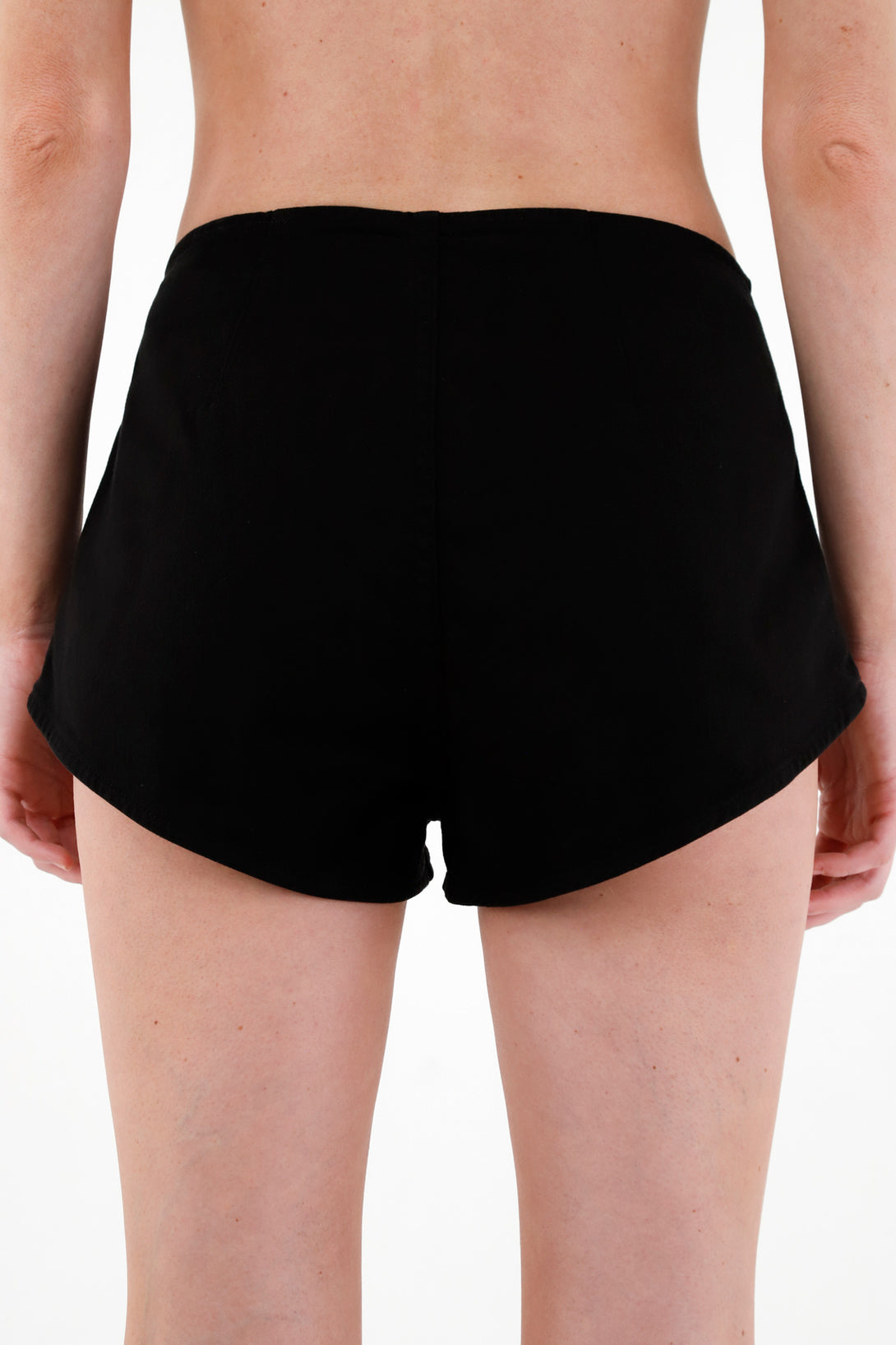 Short negro con apliques para mujer