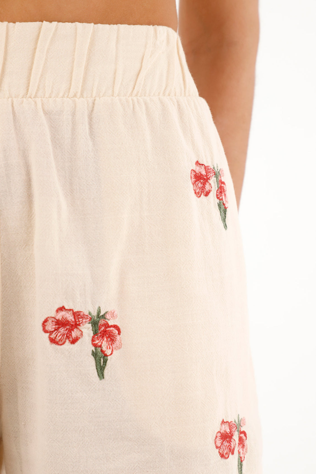 Women's beige bermuda shorts with floral embroidery