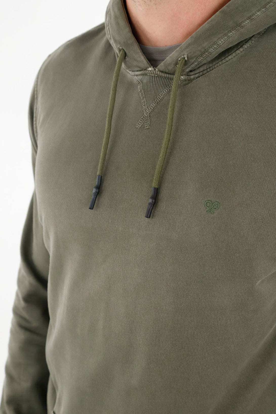 Buzo verde tipo hoodie para hombre