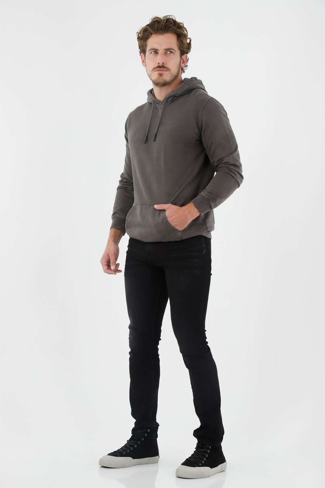 Buzo café tipo hoodie para hombre