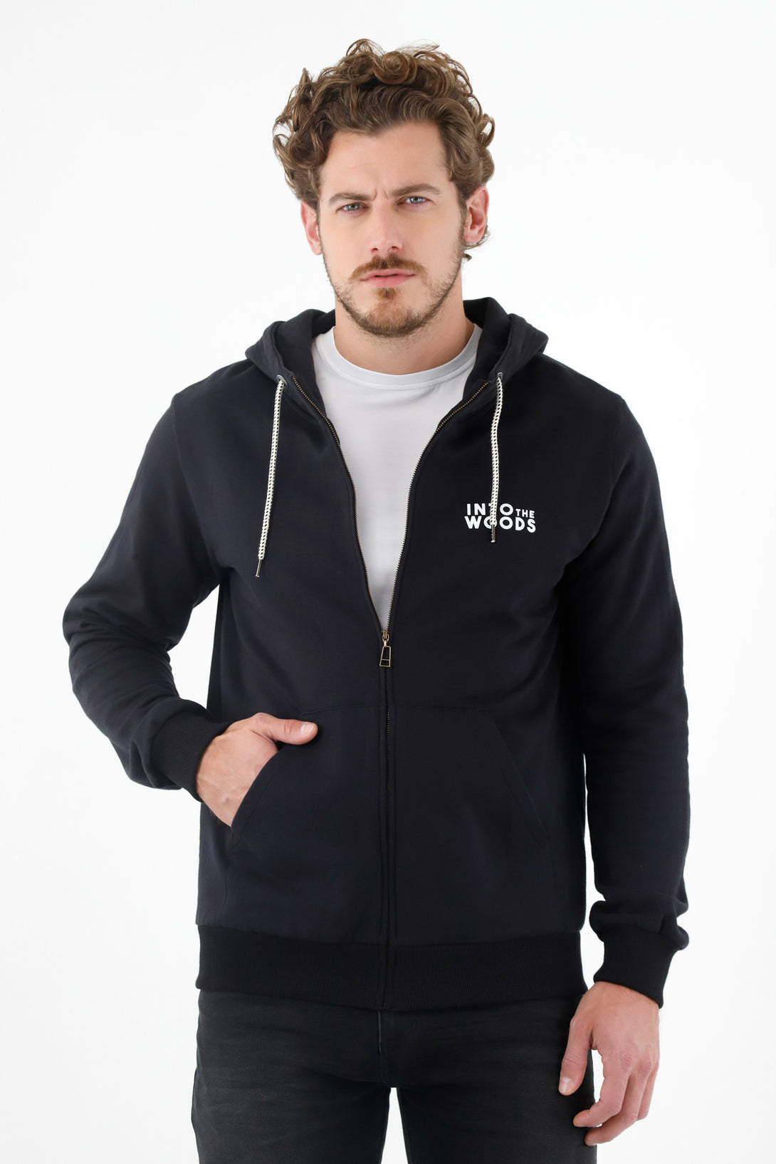 Buzo tipo hoodie negro para hombre