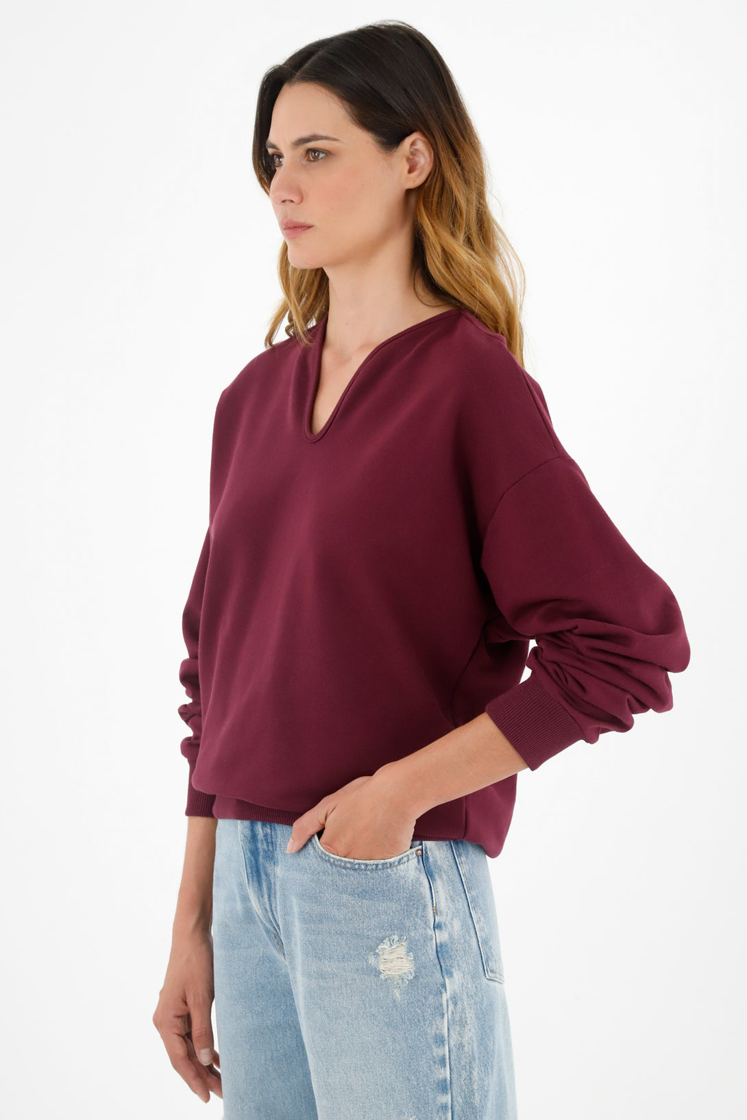 Buzo morado con cuello V para mujer