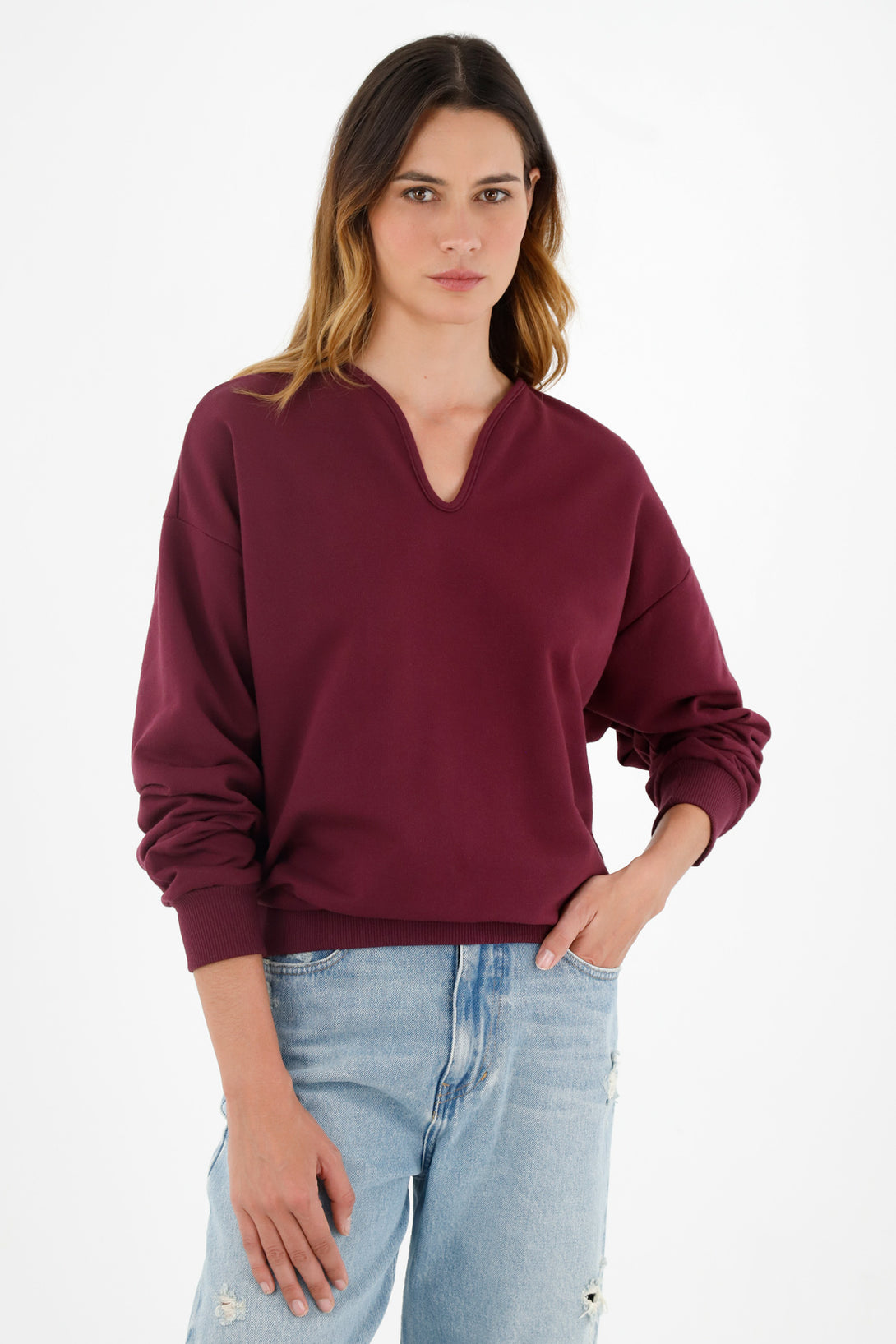 Buzo morado con cuello V para mujer