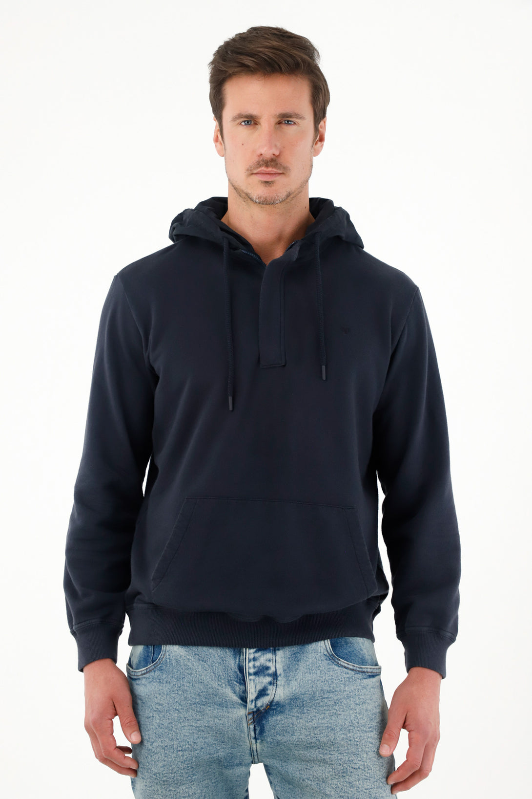 Buzo tipo hoodie con capucha azul para hombre