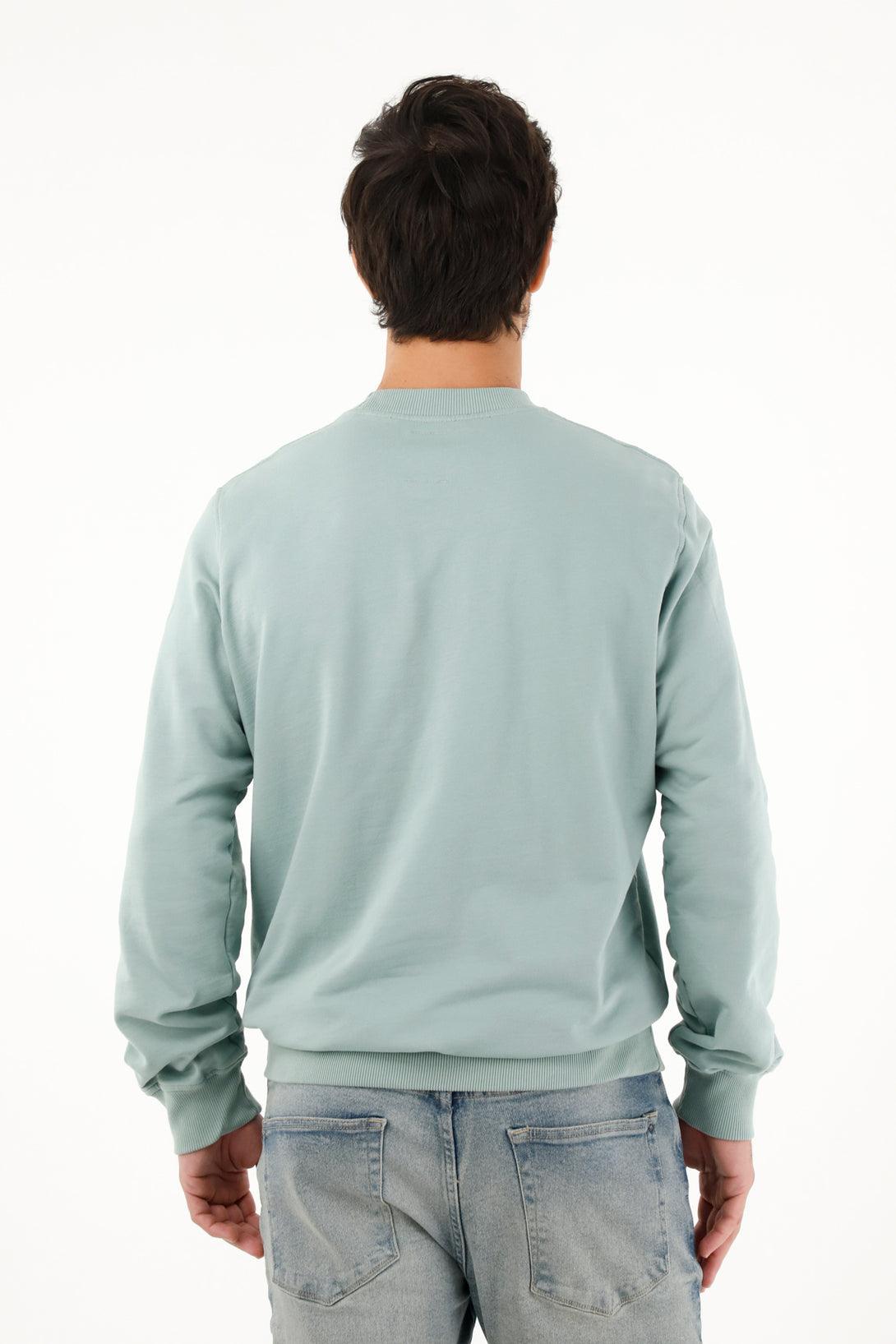 Men's green sweatshirt with embroidered mini racquet.