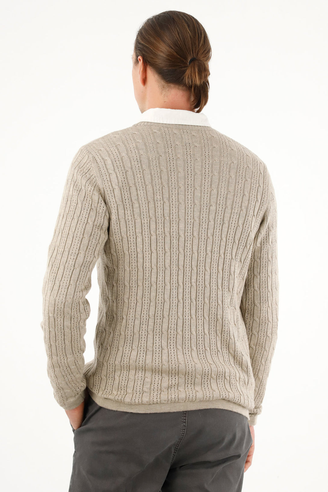 Men's round neck gray knit sweatshirt