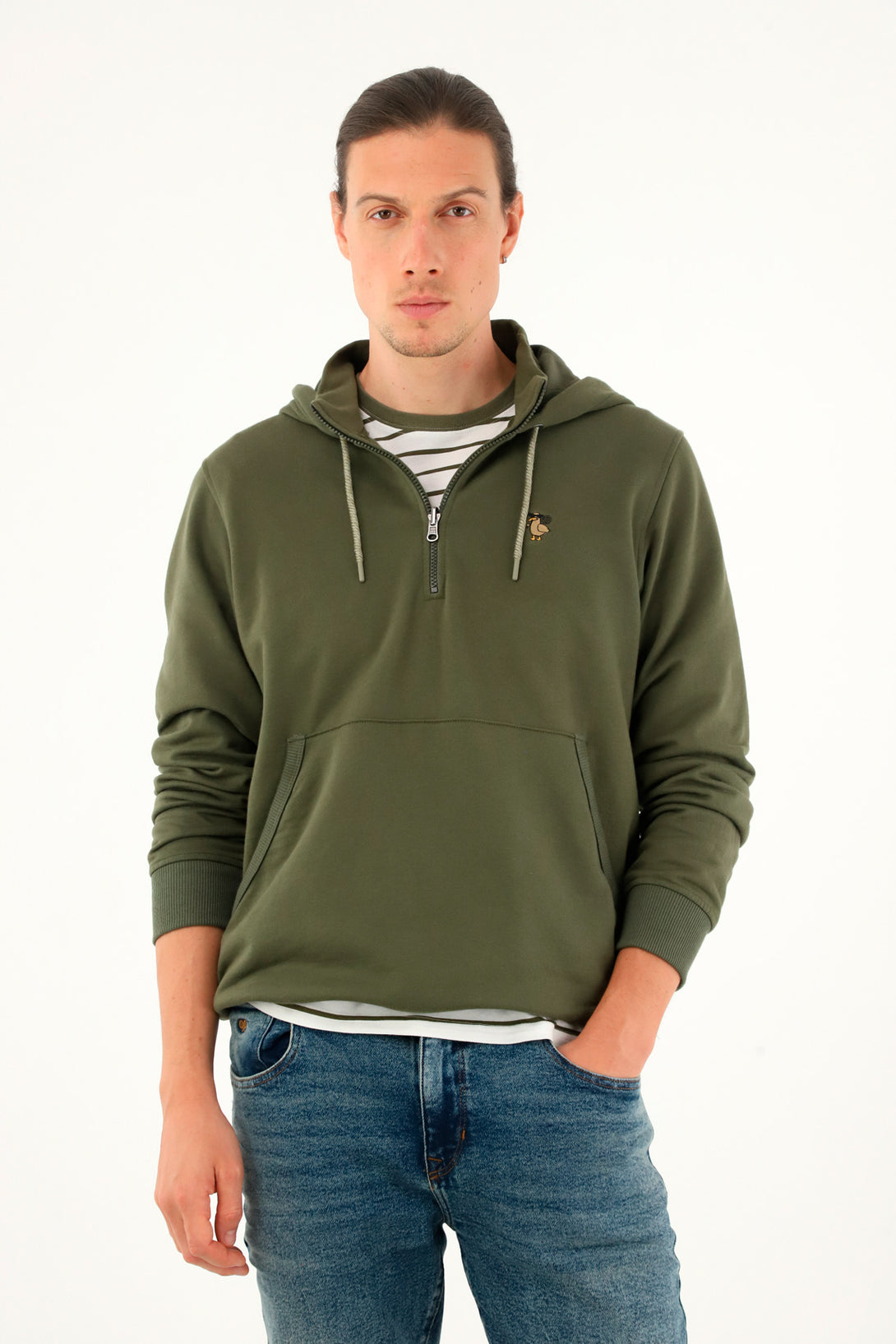 Buzo Hoodie verde con mini bordado para hombre