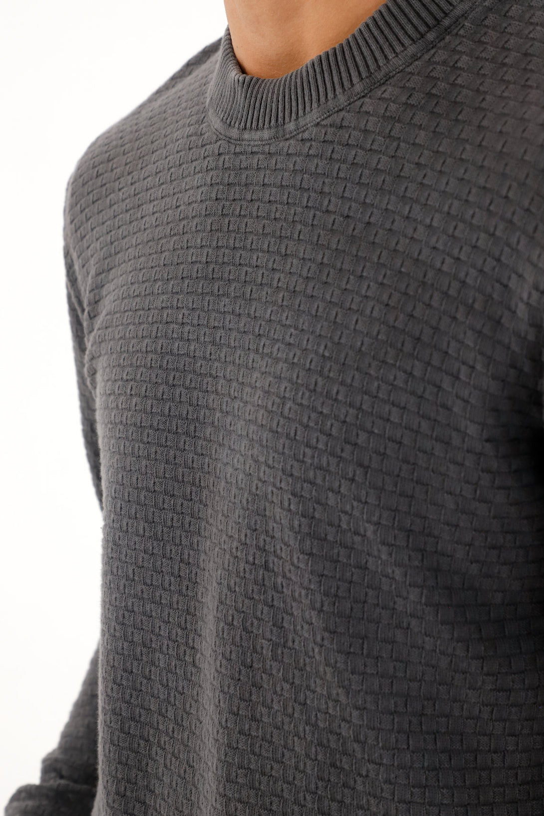 Men's gray closed design knit sweatshirt