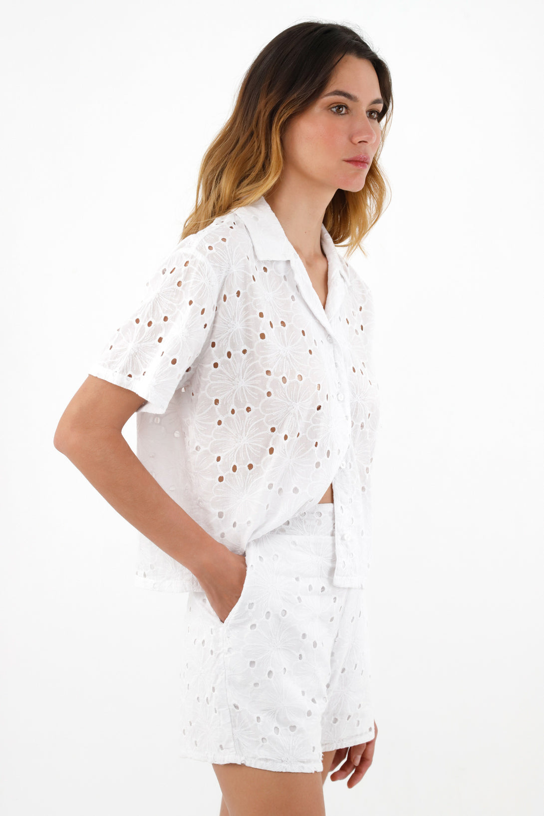 Camisa en ojalillo blanca para mujer