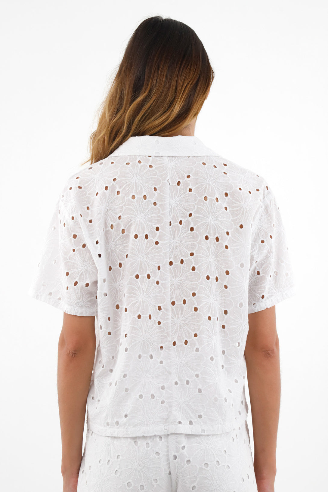 Camisa en ojalillo blanca para mujer