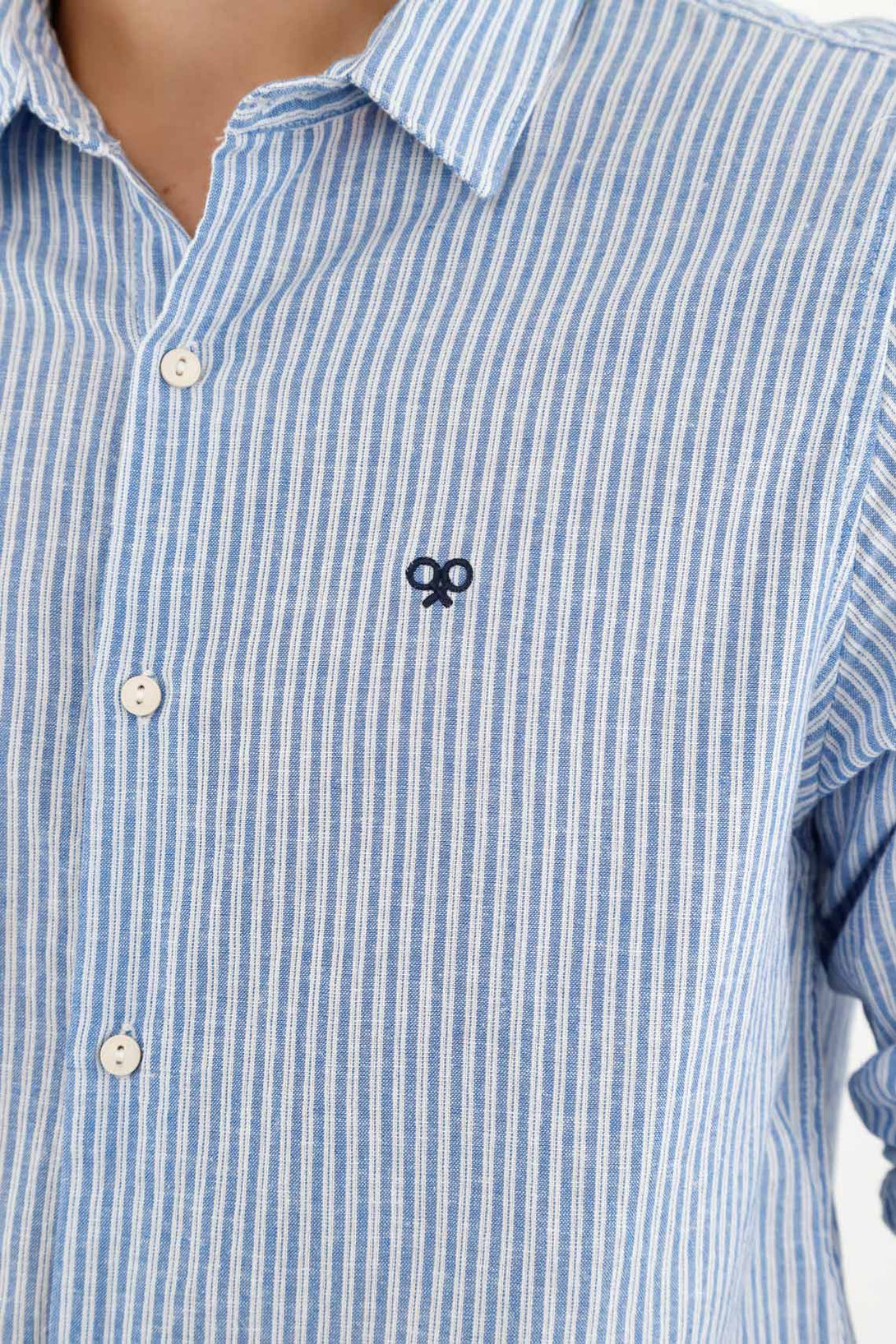 Camisa azul con mini raqueta para hombre