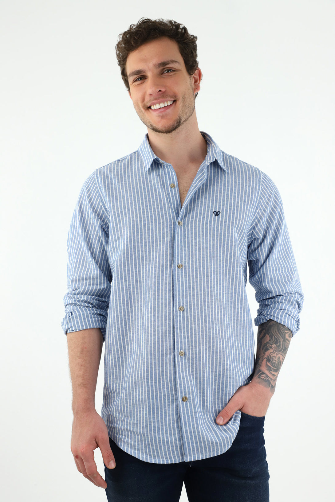 Camisa azul con mini raqueta para hombre