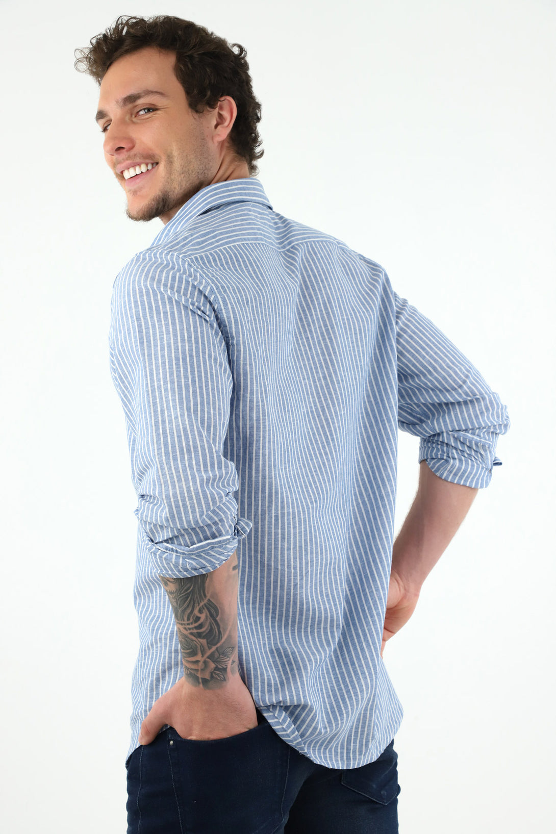 Camisa azul con mini raqueta para hombre