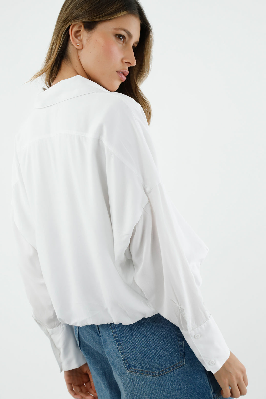 Camisa con botones blanca para mujer