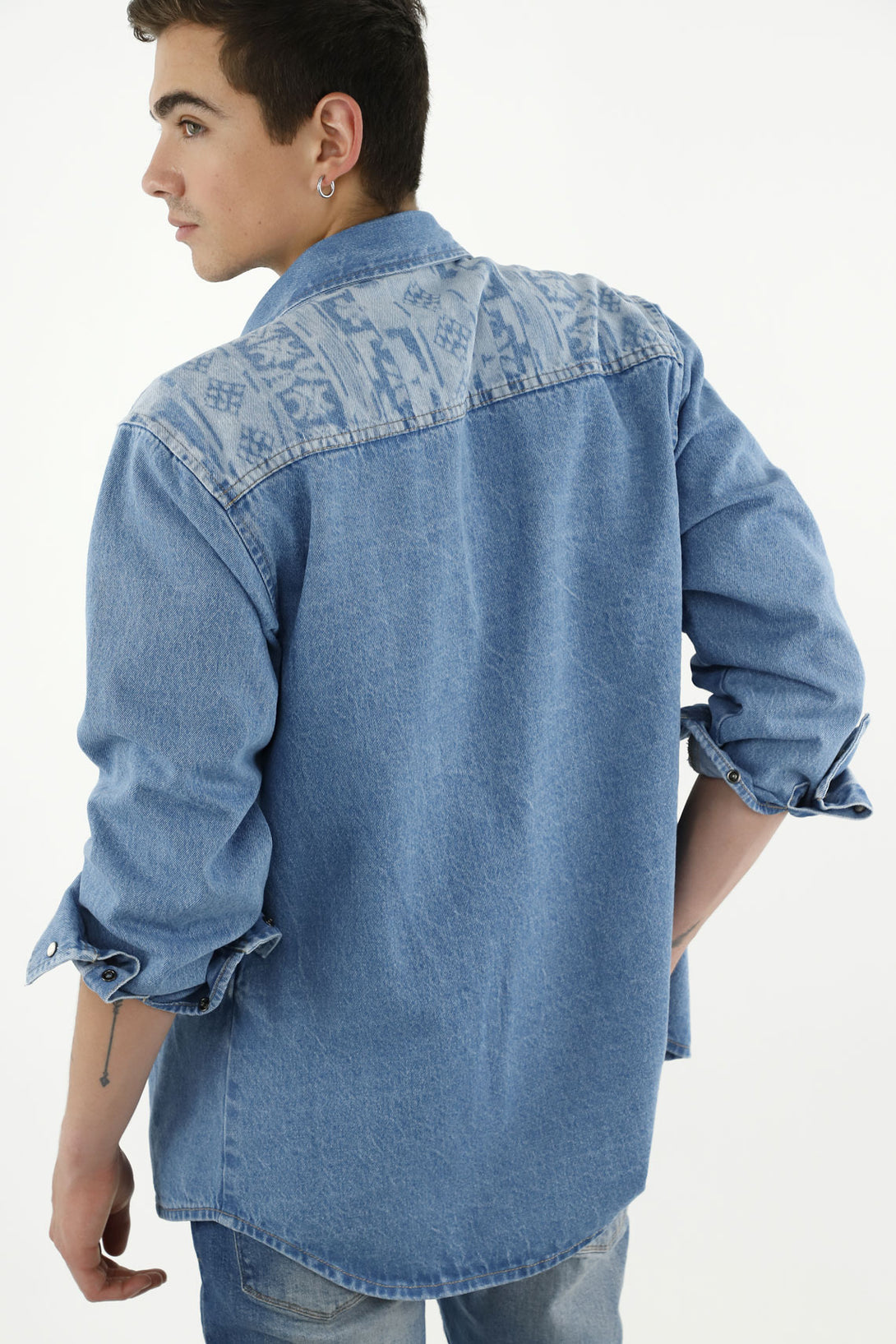 Camisa tipo denim con estampado para hombre