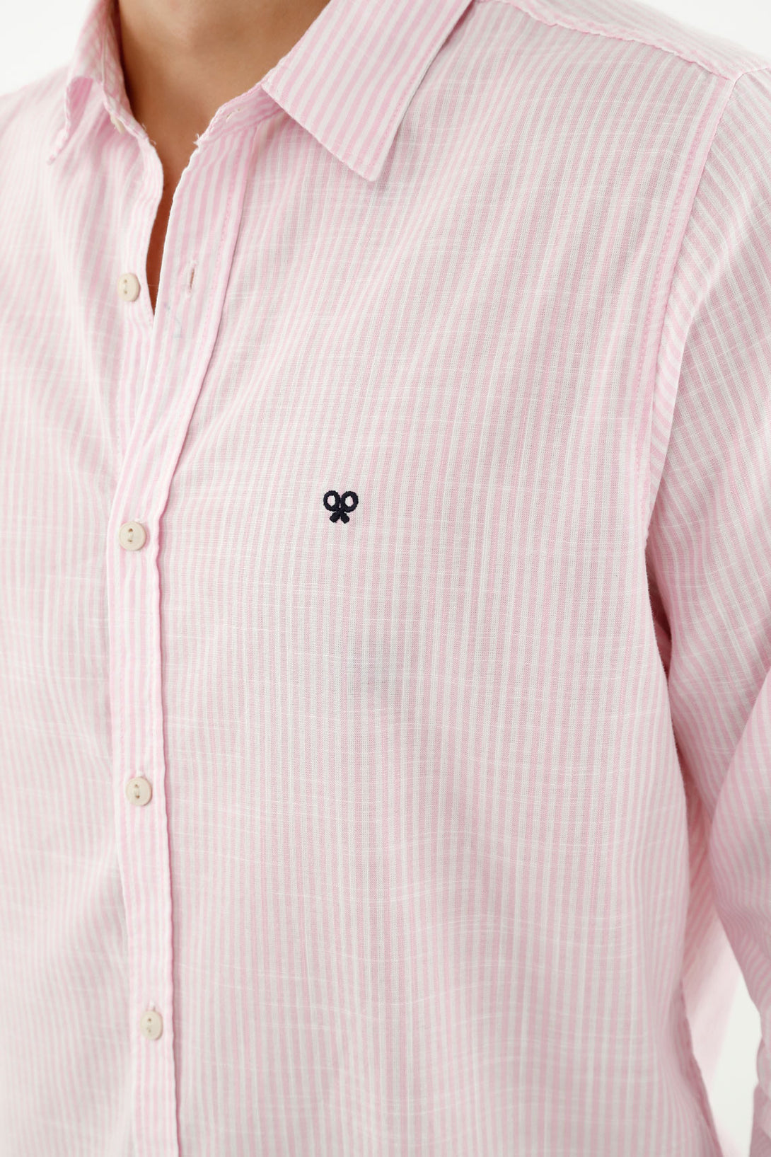 Camisa cuello clásico rosada para hombre