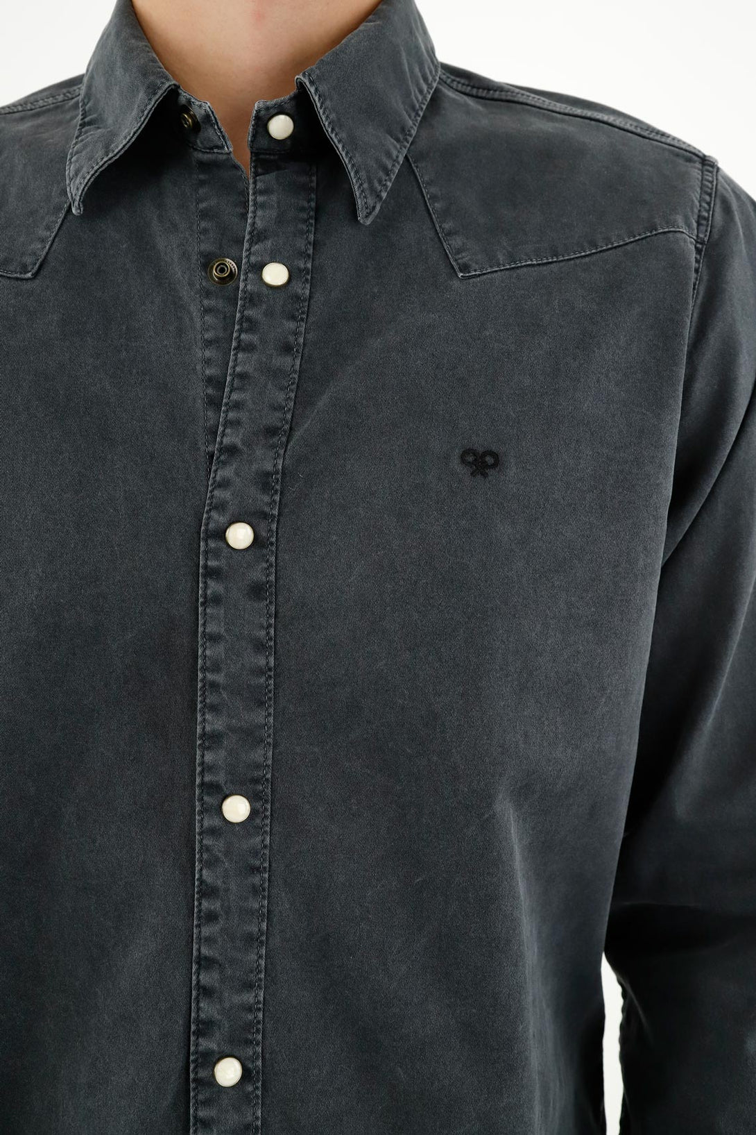 Camisa overdye gris para hombre