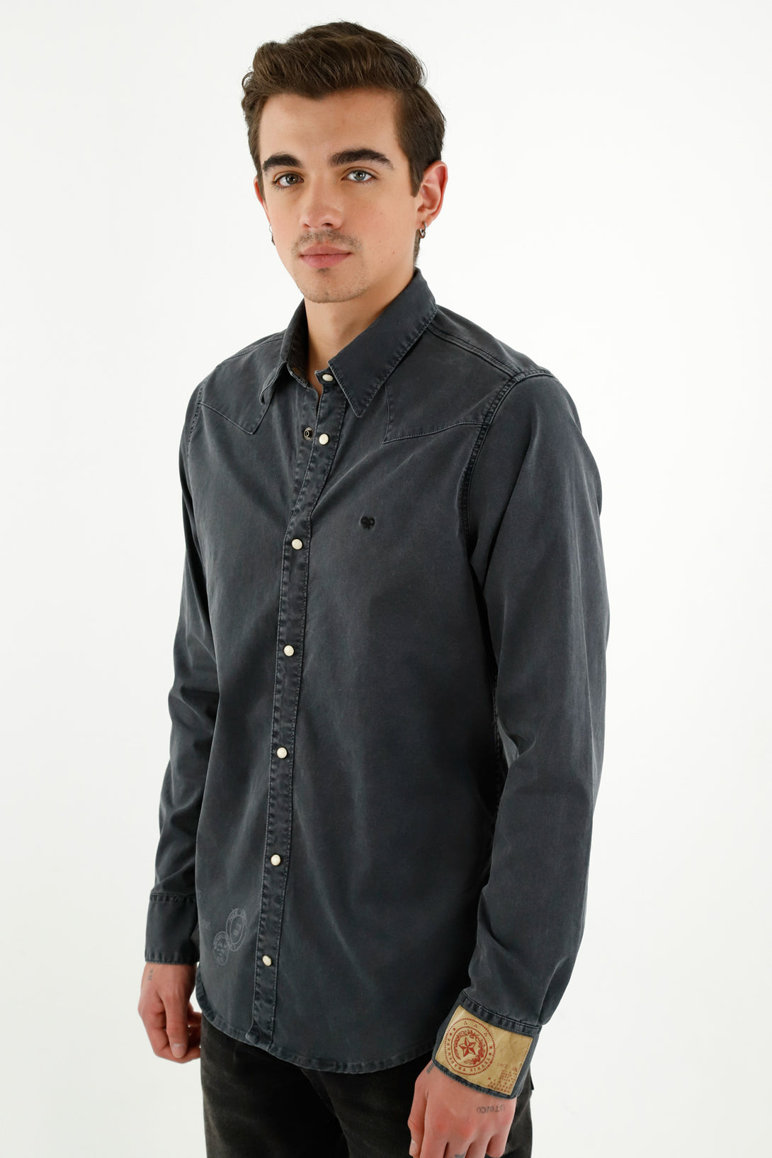 Camisa overdye gris para hombre