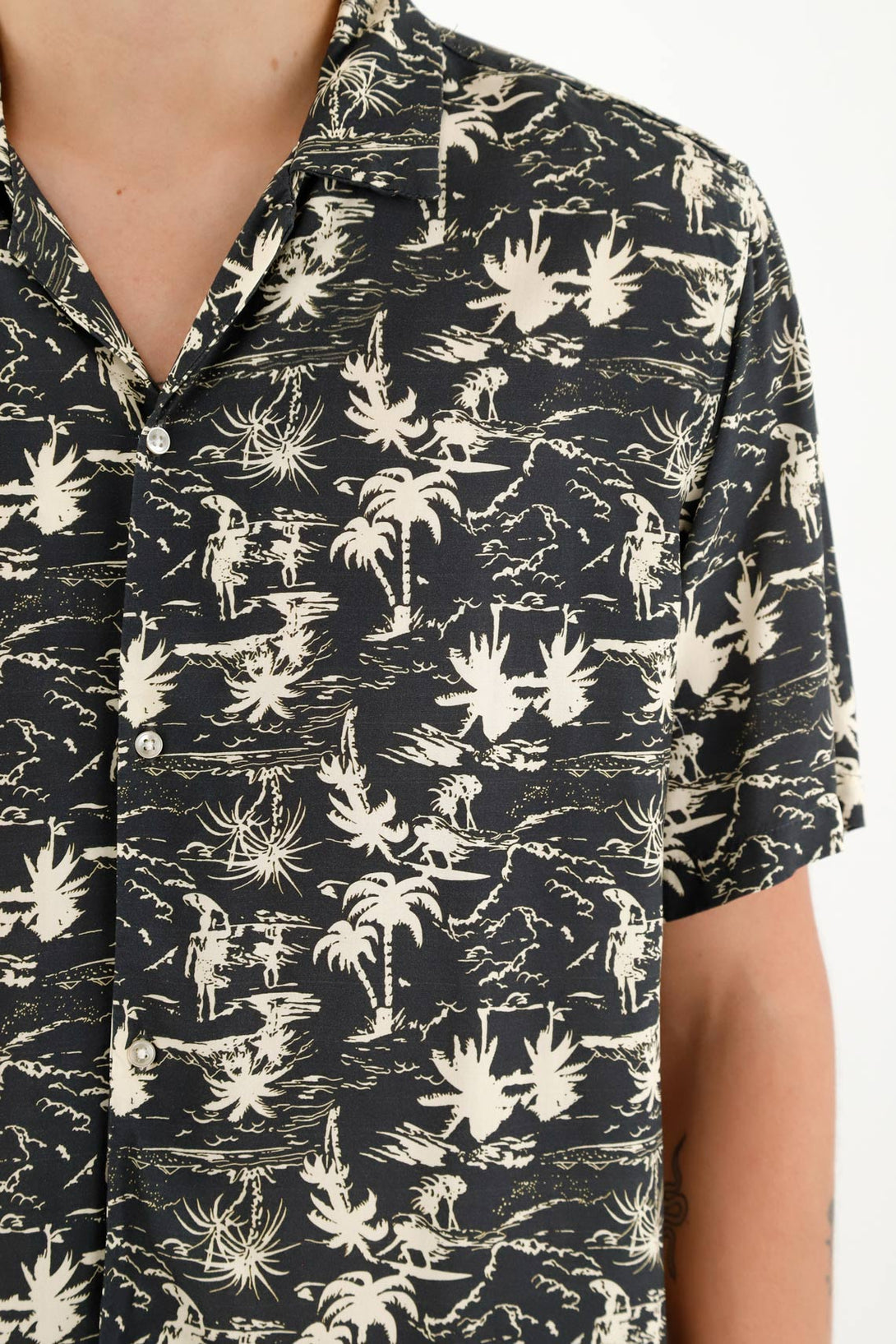 Camisa tipo bowling para hombre