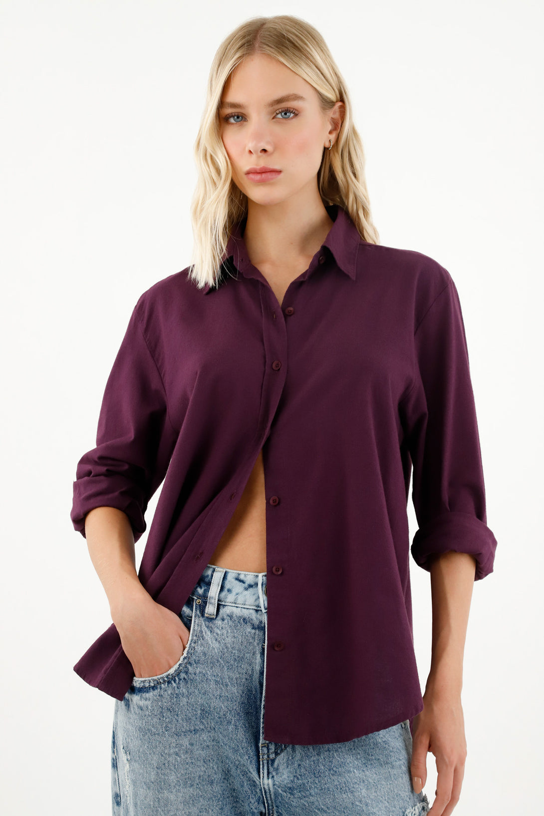 Camisa de botones morada para mujer