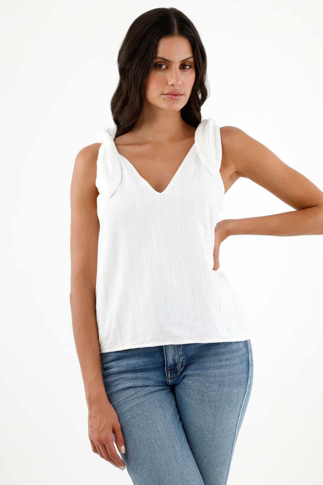 Camisa blanca manga sisa para mujer