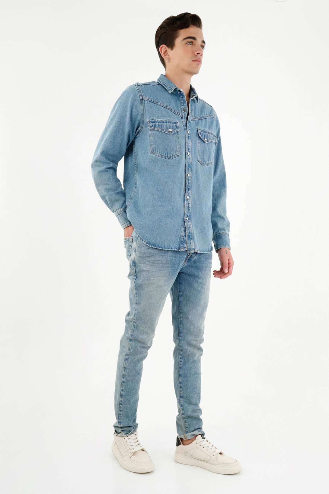 Camisa en denim azul para hombre