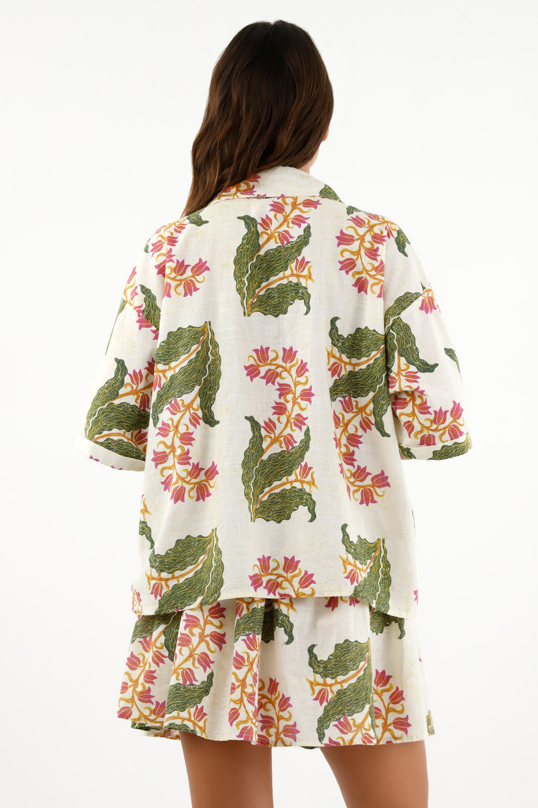 Camisa con estampado de flores para mujer