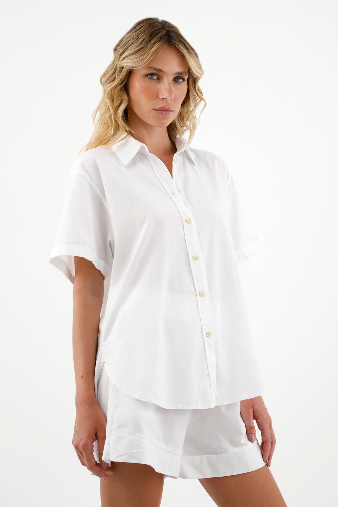 Camisa blanca manga corta para mujer