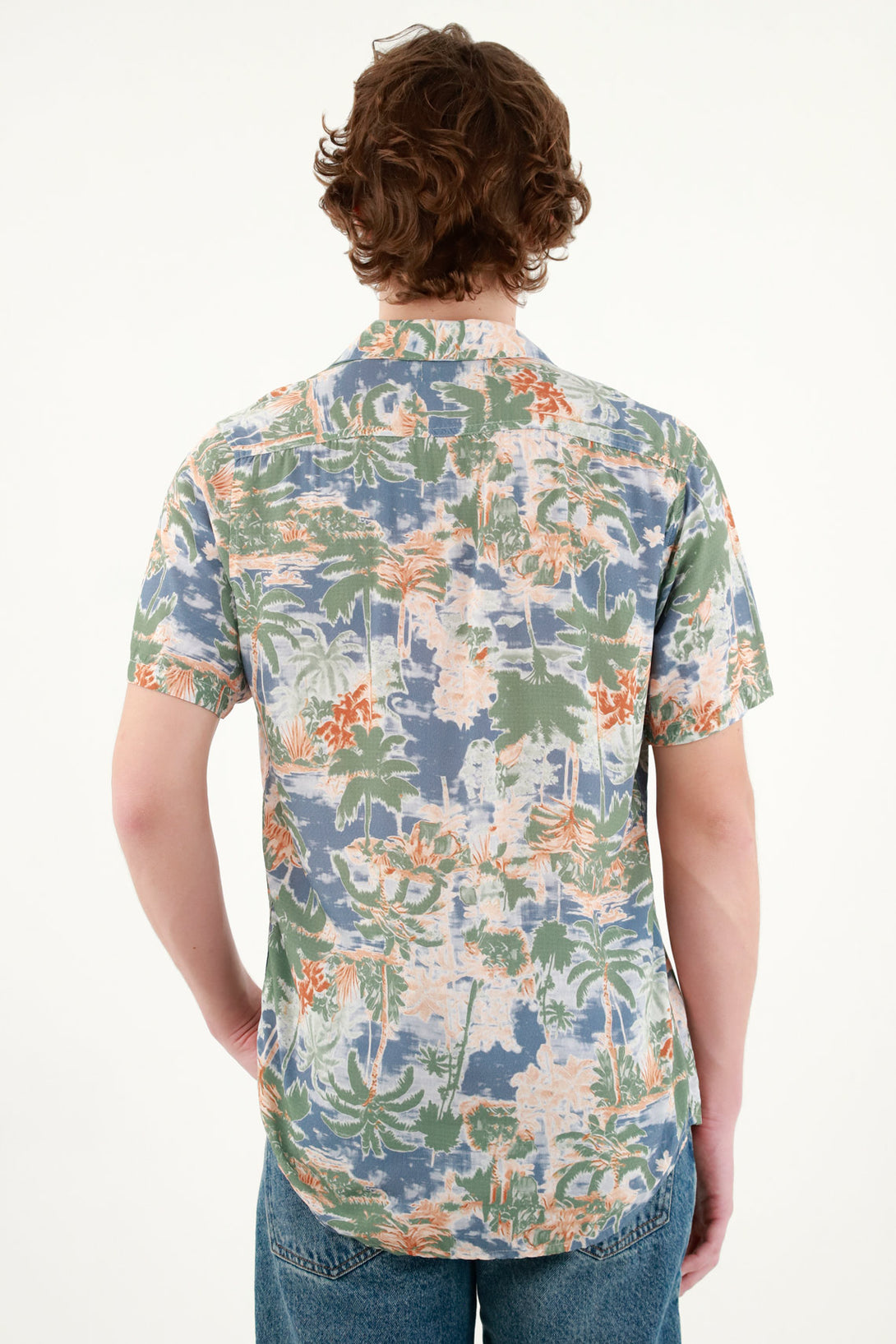 Camisa tipo resort estampada para hombre