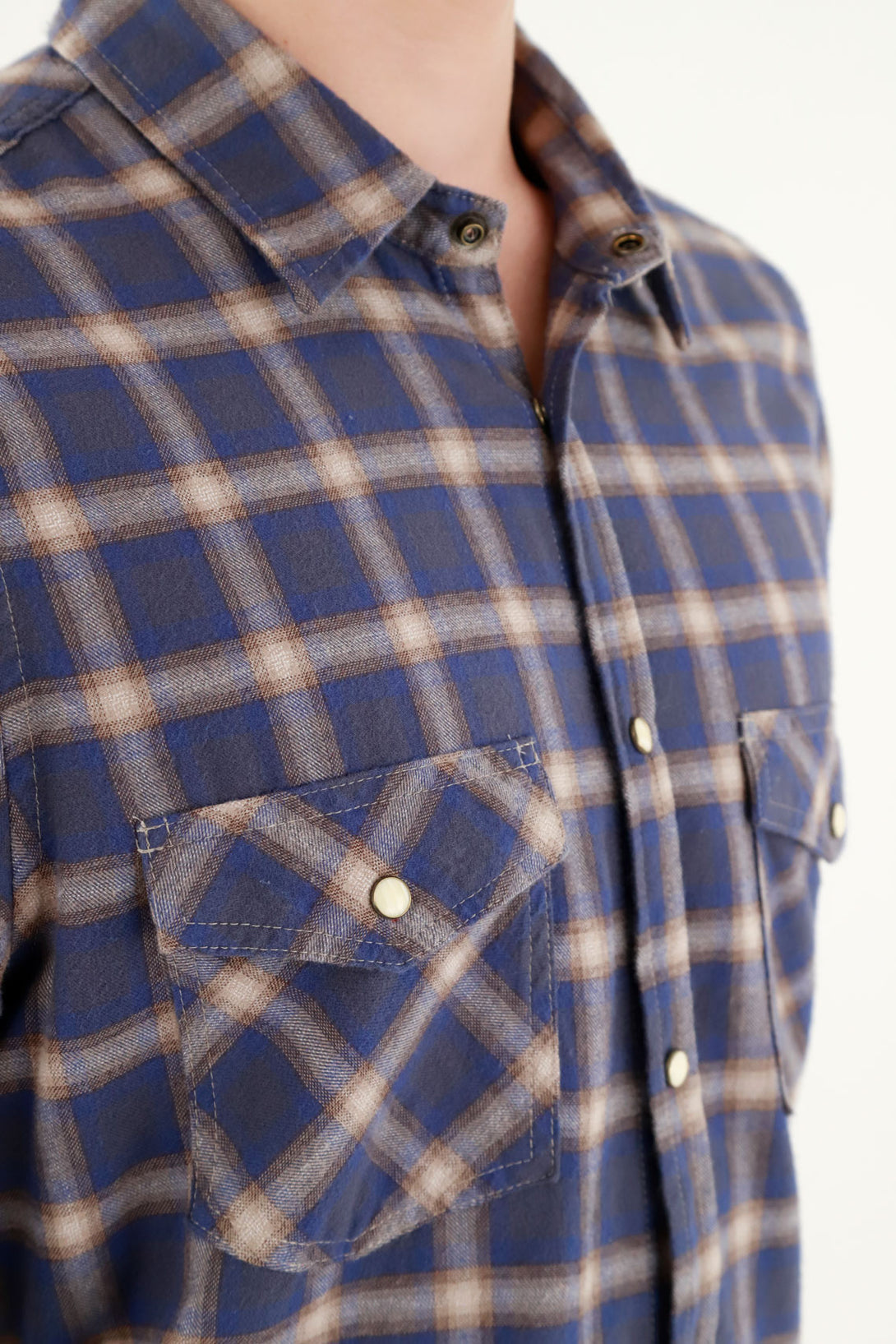 Camisa preteñida azul para hombre