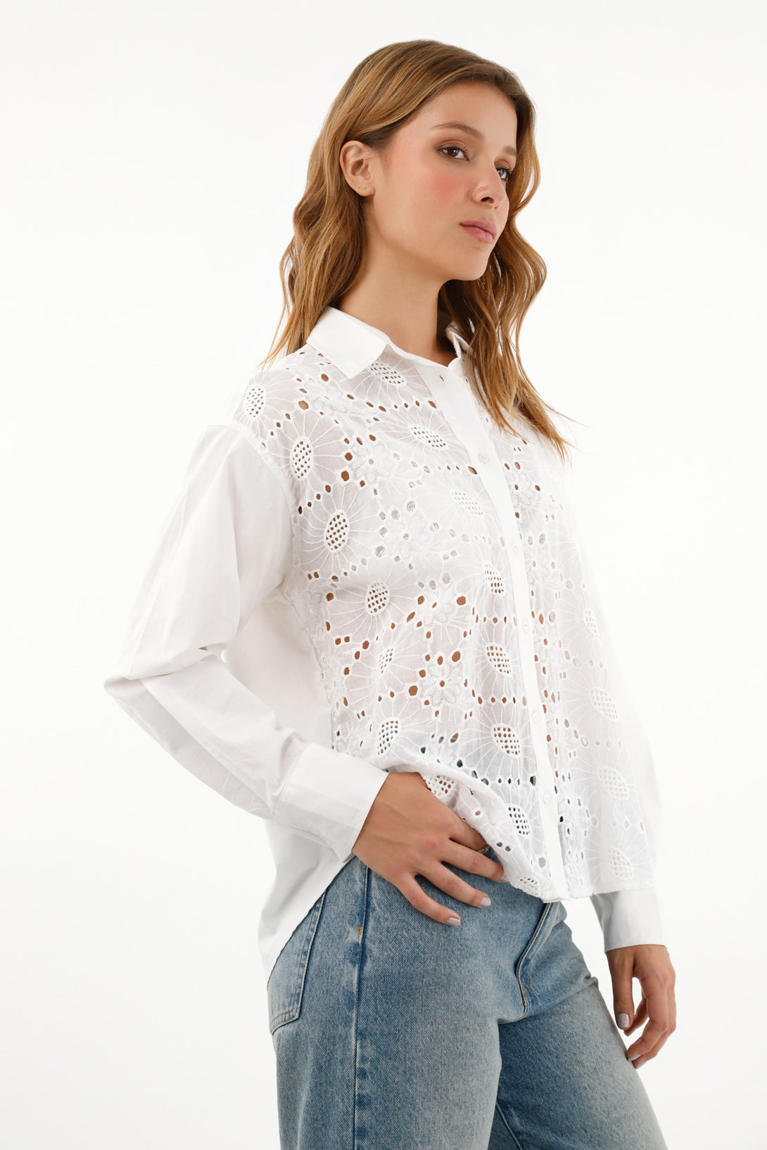 Camisa blanca en mix de telas para mujer