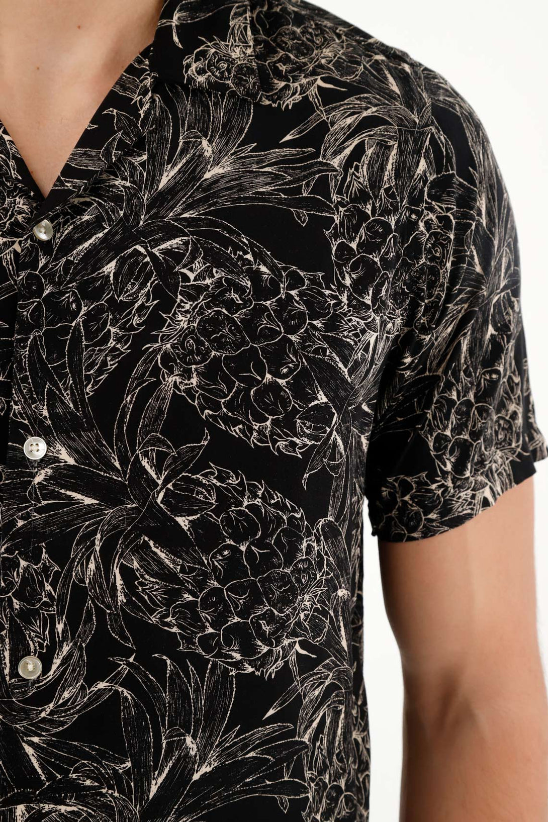 Camisa estampada tipo bowling para hombre