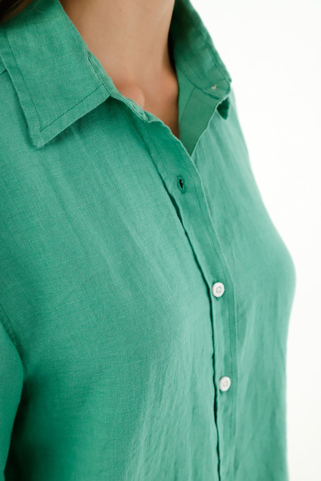 Camisa verde en lino para mujer