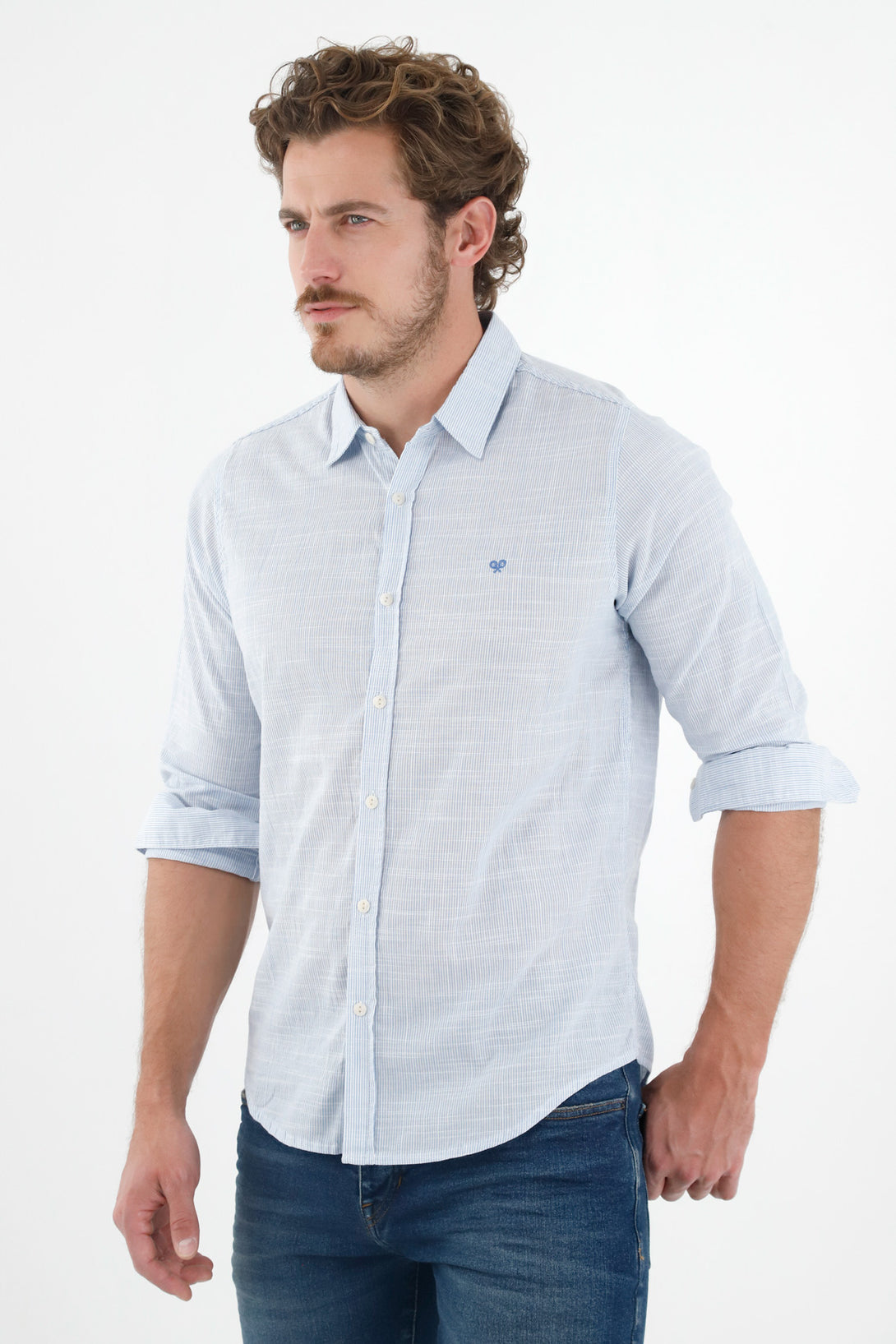 Camisa azul con mini raqueta bordada para hombre