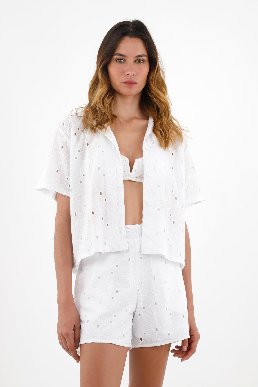 Camisa en ojalillo blanca para mujer