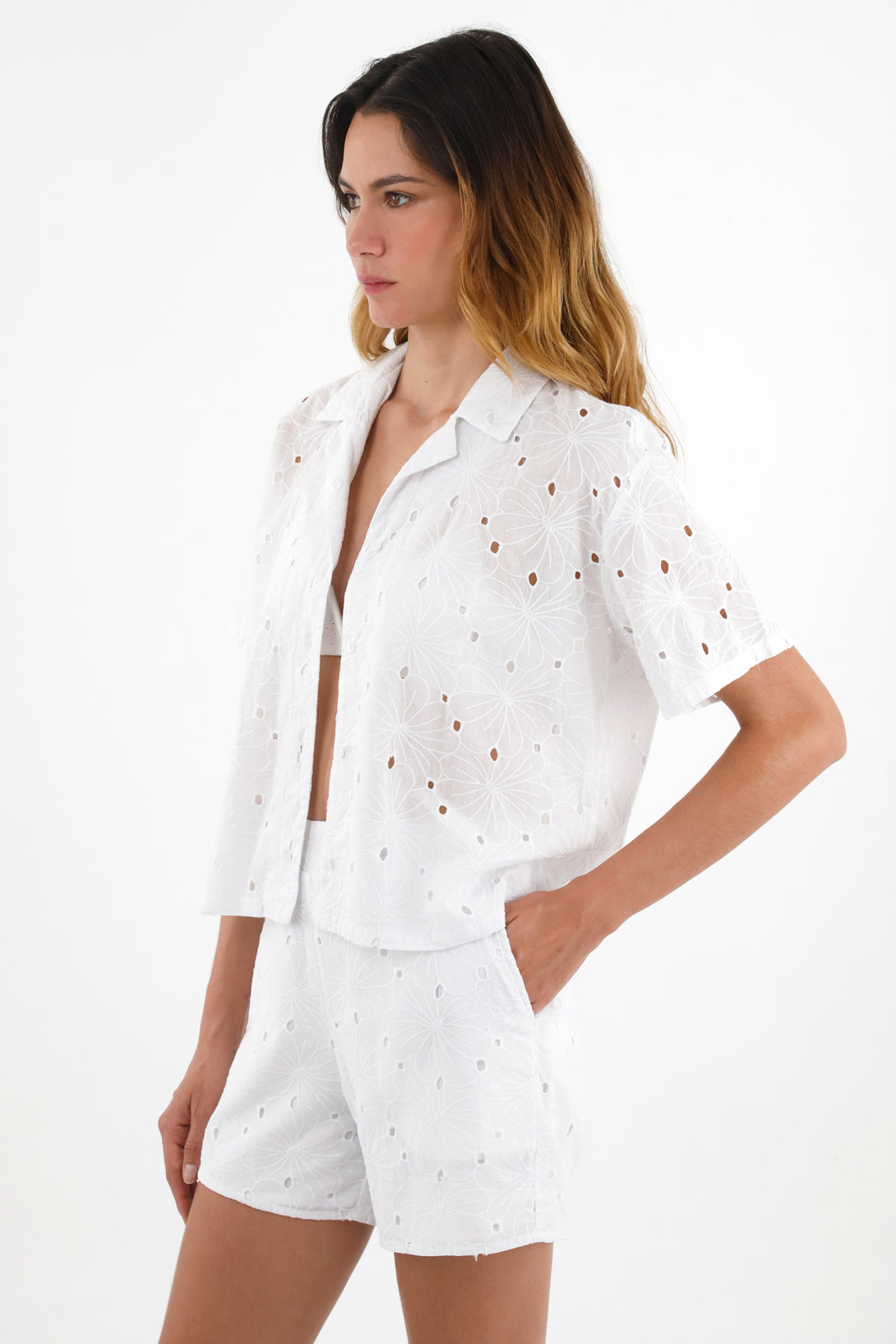 Camisa en ojalillo blanca para mujer