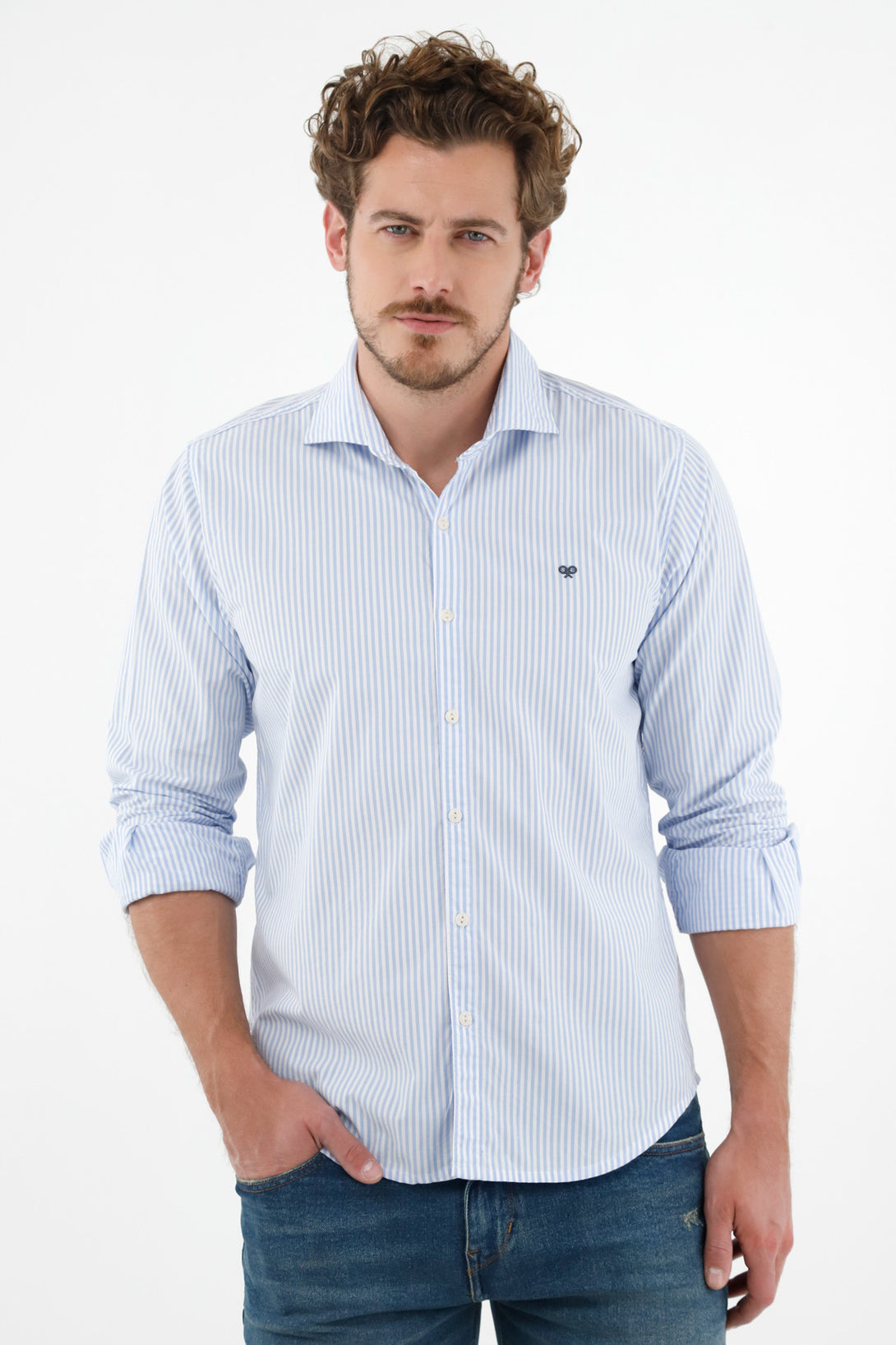 Camisa azul con diseño a rayas para hombre